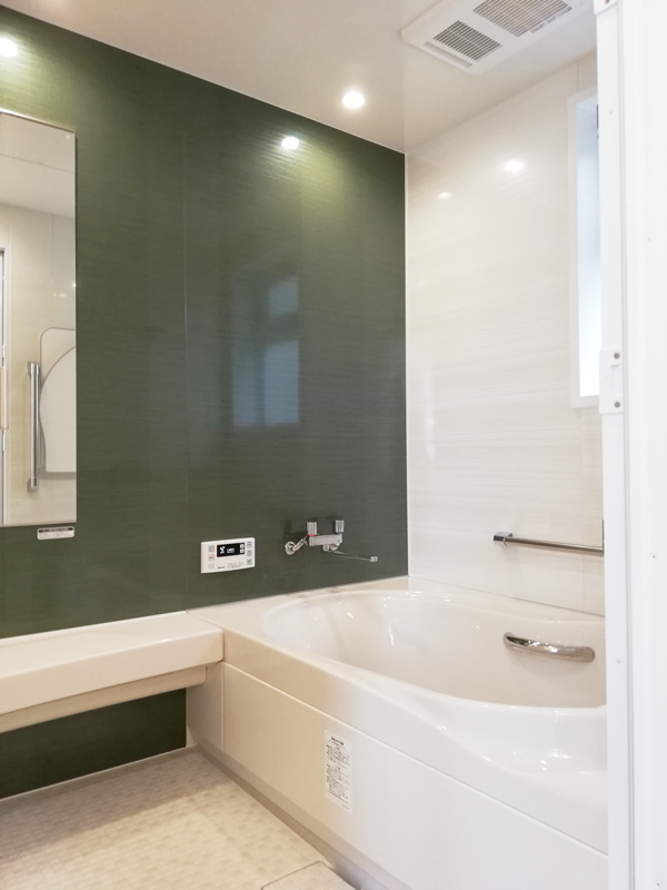 深みのあるグリーンが美しい機能的なユニットバス 深みのあるグリーンが美しい機能的なユニットバス